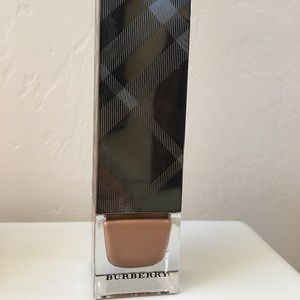 Burberry- Fresh Glow Luminous Fluid Base